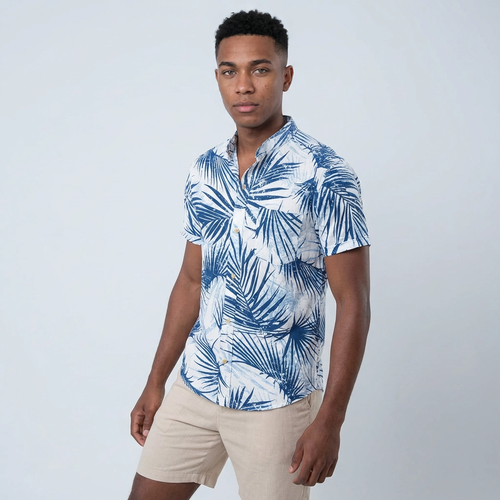 Camisa Chalís Blanca Palmeras Azul Índigo - Manga Corta Resort Premium